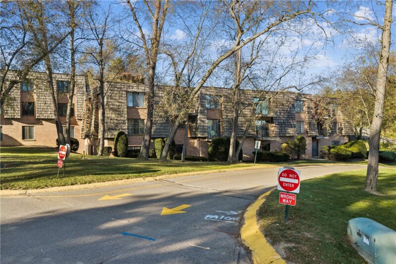 1113 Forest Green Dr — photo 4