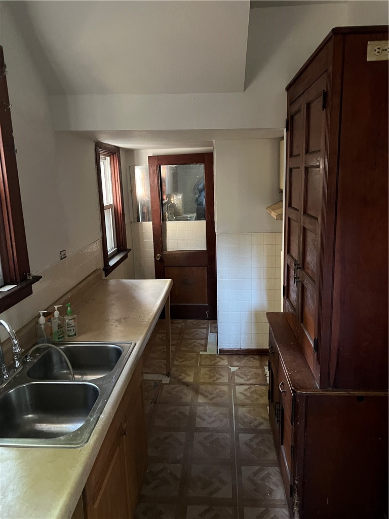 43 Kenwood Ave — photo 2