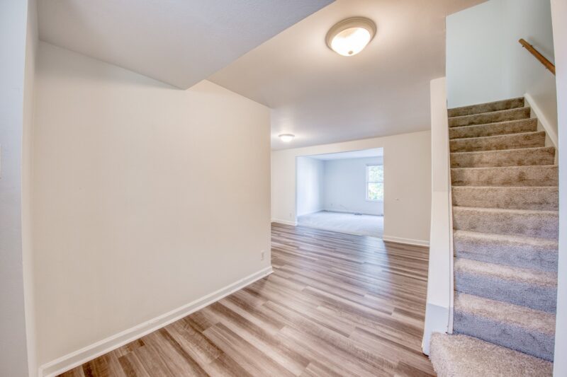 302 Parkwood Drive — photo 2