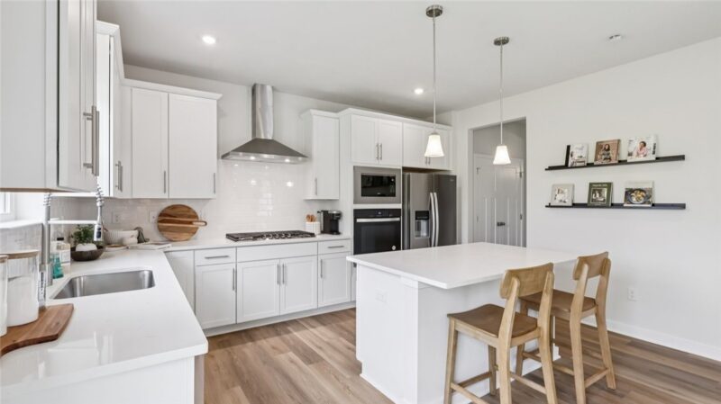 123 Victoria Drive — photo 7