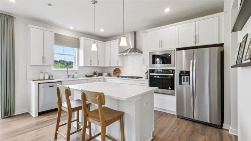 123 Victoria Drive — photo 8