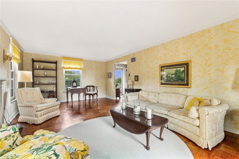 525 Westover Road — photo 8