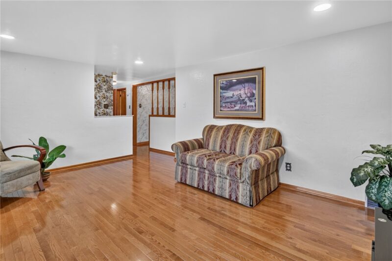 243 CLEVER ROAD — photo 4