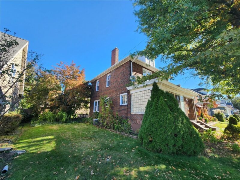 1103 Summit St — photo 4