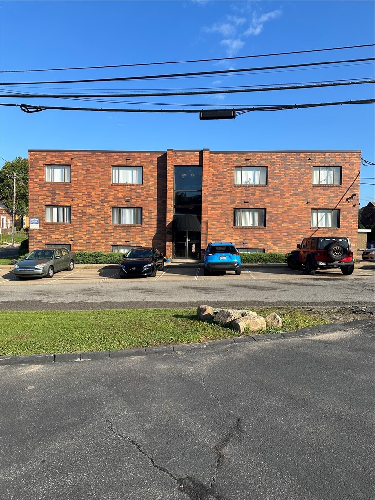 945 Washington Ave — photo 1