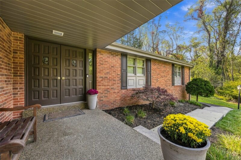 243 Cornwall Drive — photo 3