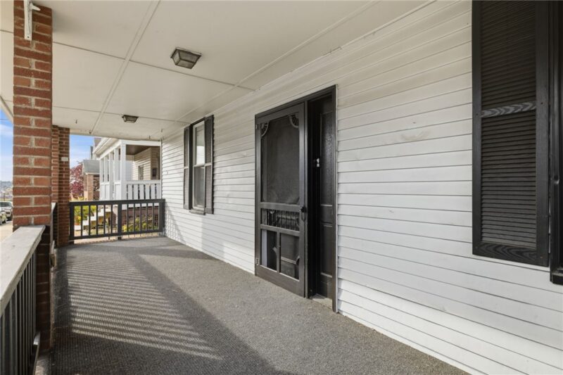 547 George St — photo 4