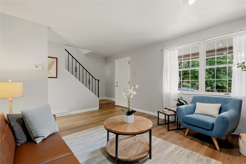 2209 Columbia Ave — photo 3