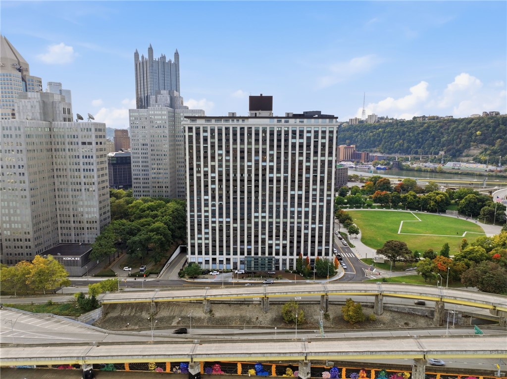 320 Fort Duquesne Blvd 21H — photo 1