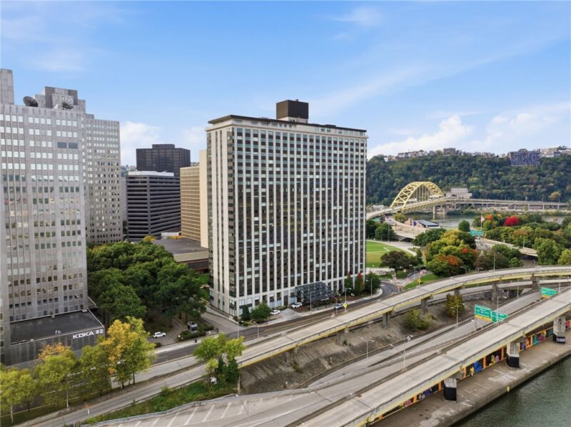 320 Fort Duquesne Blvd 21H — photo 2