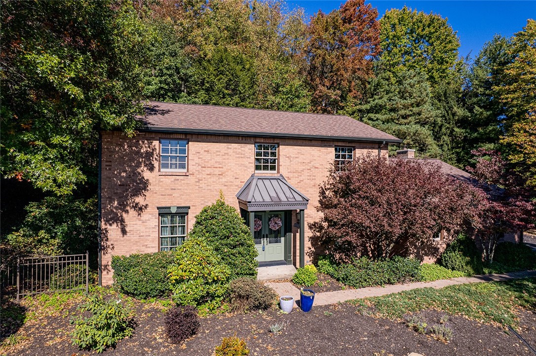 330 ELM DR. — photo 1