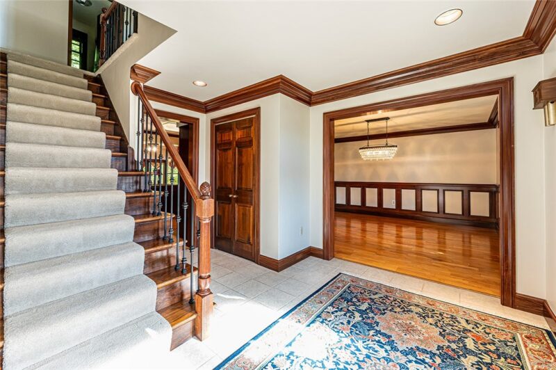 330 ELM DR. — photo 3