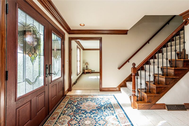 330 ELM DR. — photo 4