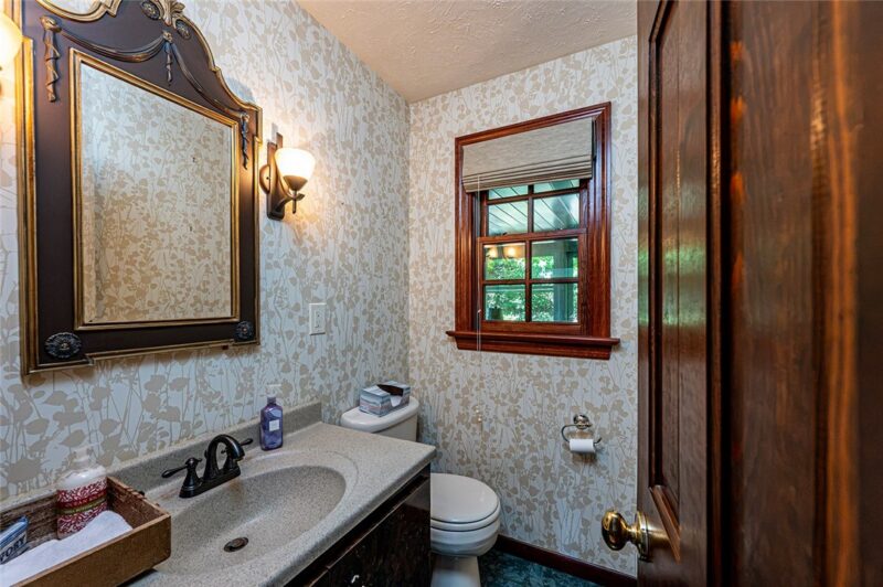 330 ELM DR. — photo 7