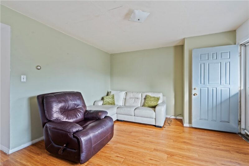 555 Peter St — photo 3