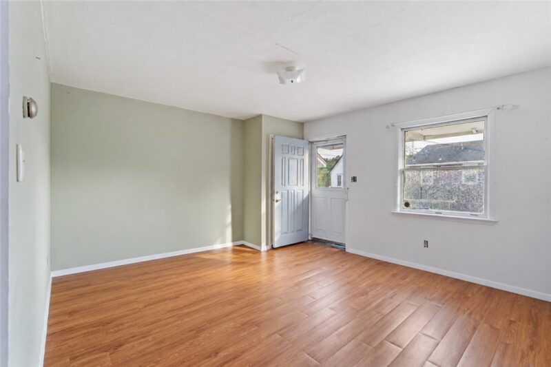555 Peter St — photo 4