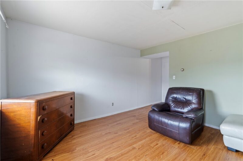 555 Peter St — photo 5