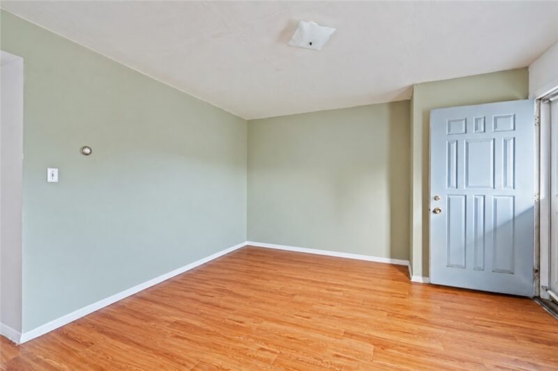 555 Peter St — photo 6