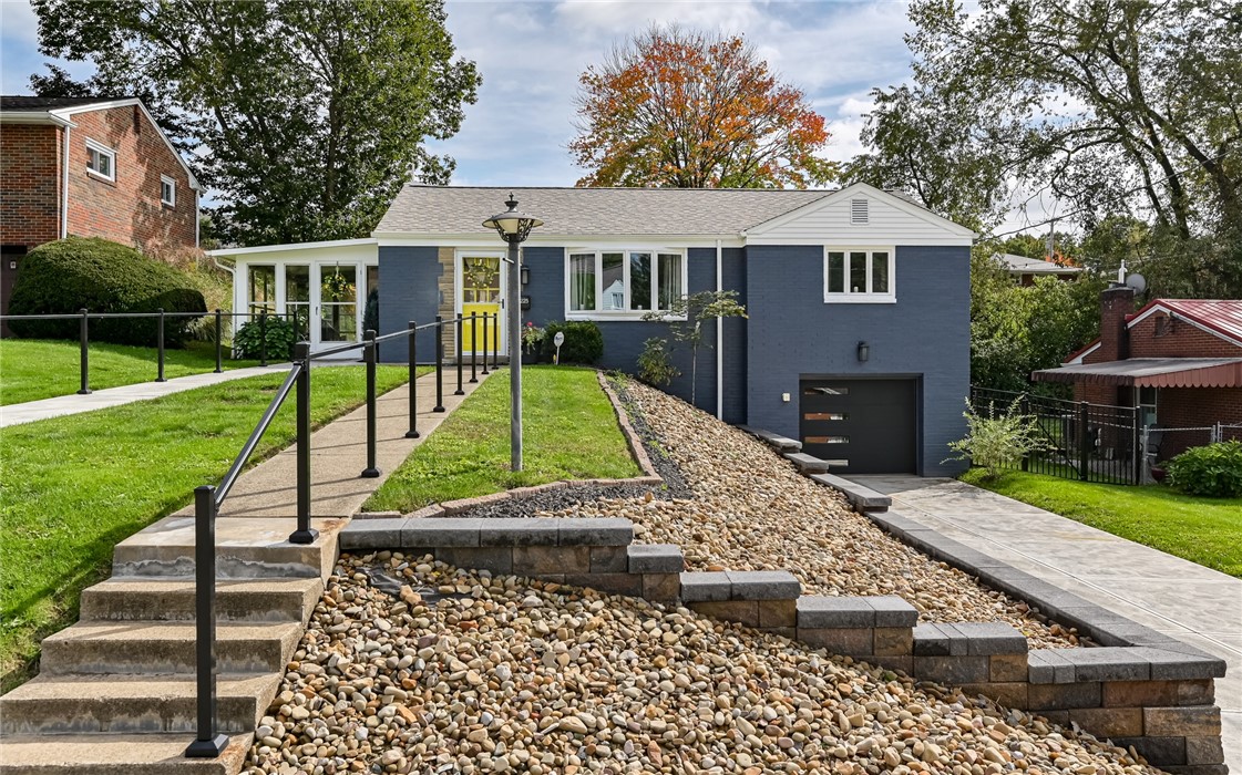 225 Rolling Dr — photo 1