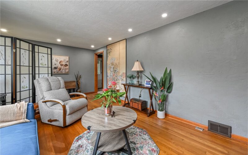 225 Rolling Dr — photo 6