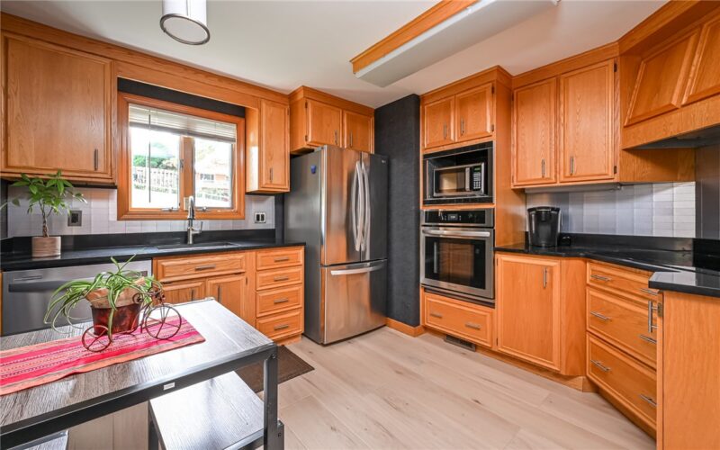 225 Rolling Dr — photo 7