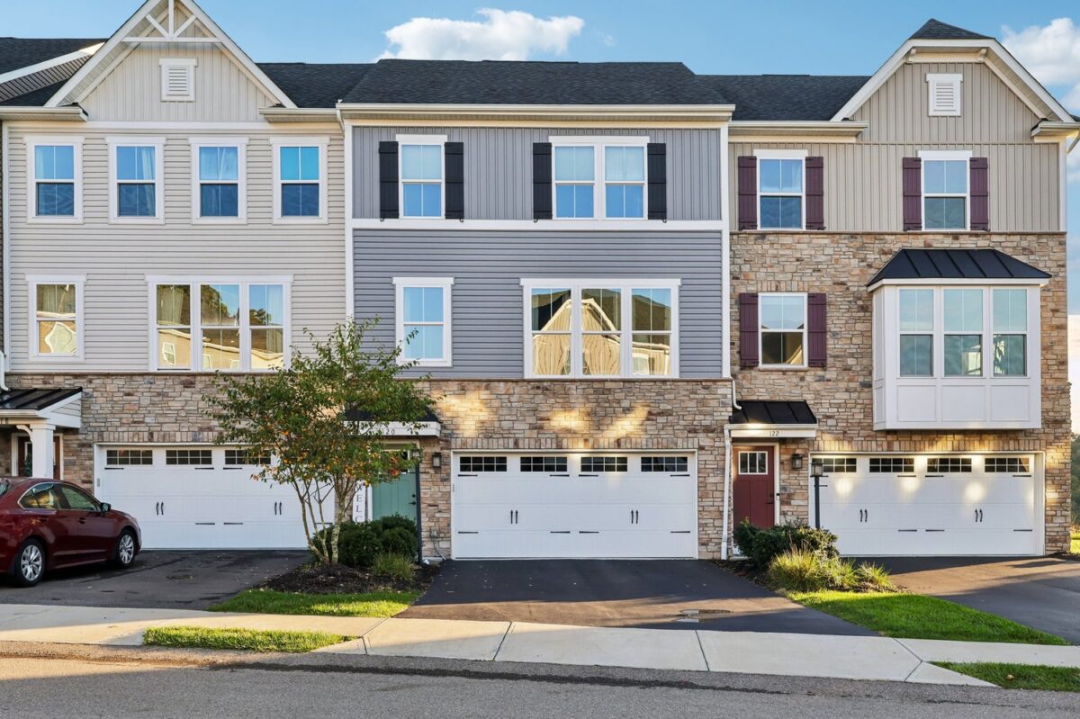 120 Curtis Ct — photo 1