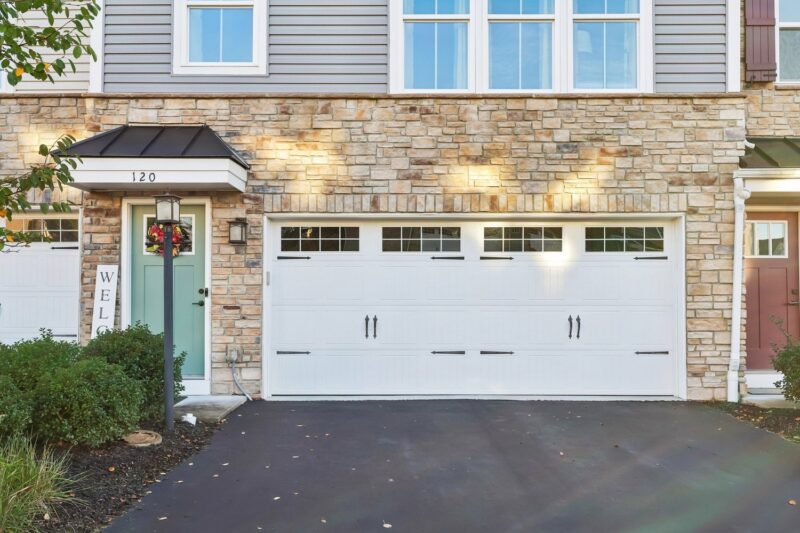 120 Curtis Ct — photo 2