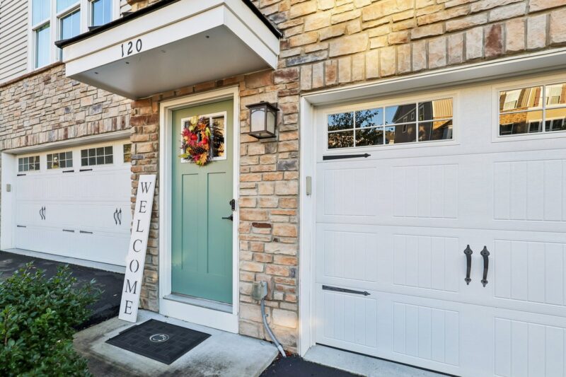 120 Curtis Ct — photo 3