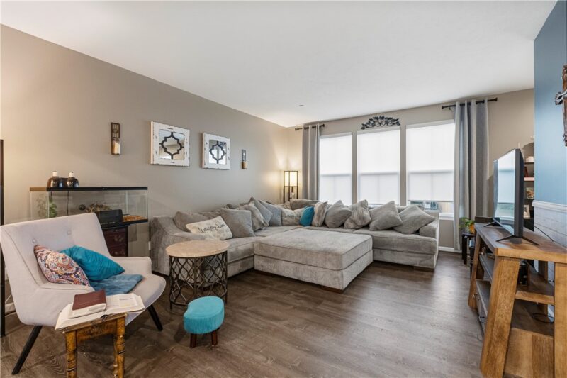 4056 Crown Dr — photo 2