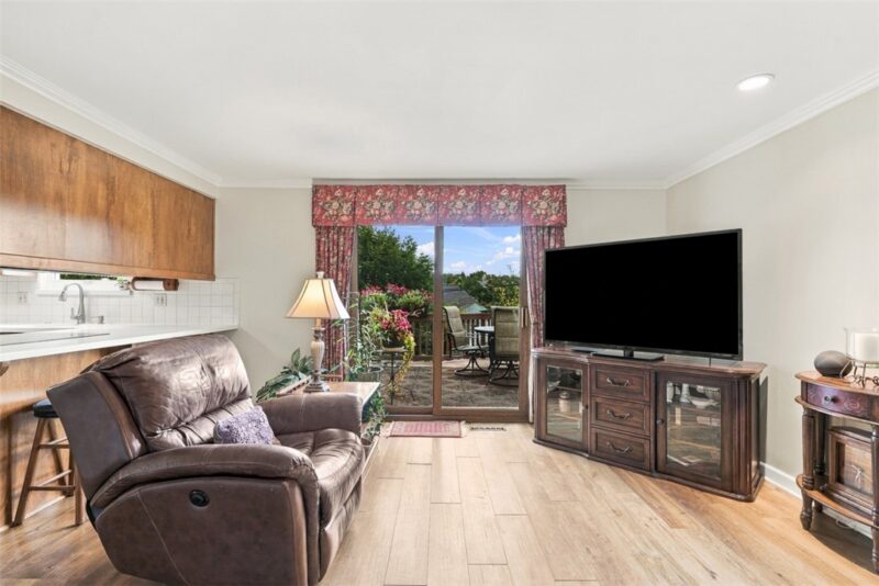 950 Broad Meadow Drive — photo 6