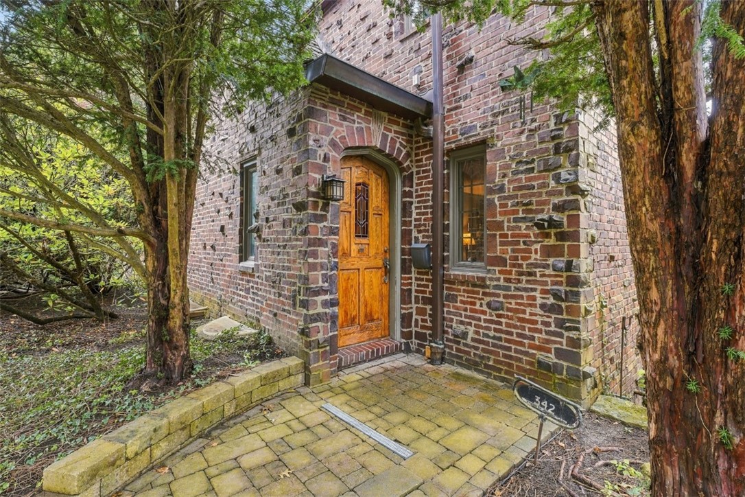 342 Parker Dr — photo 1