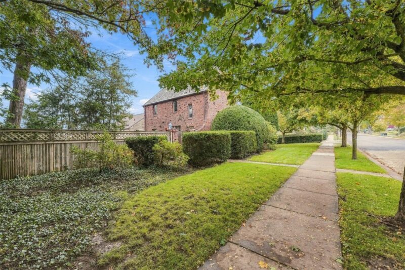 342 Parker Dr — photo 3