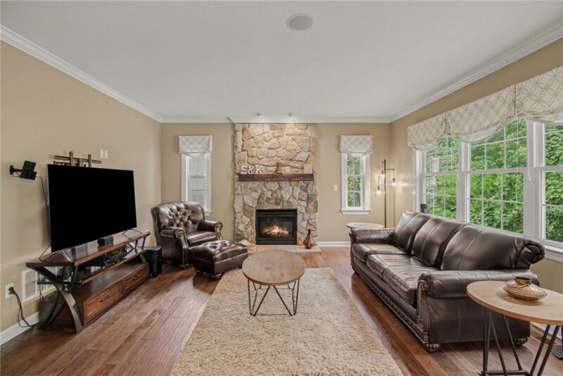 824 Westminster Ln — photo 8