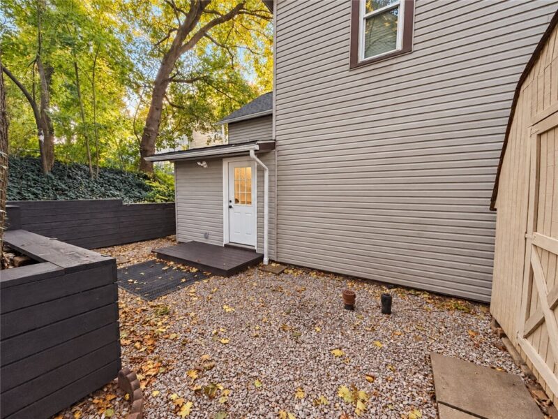 300 Morton Ave — photo 8