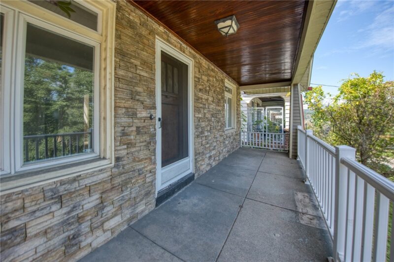 238 46th St — photo 3