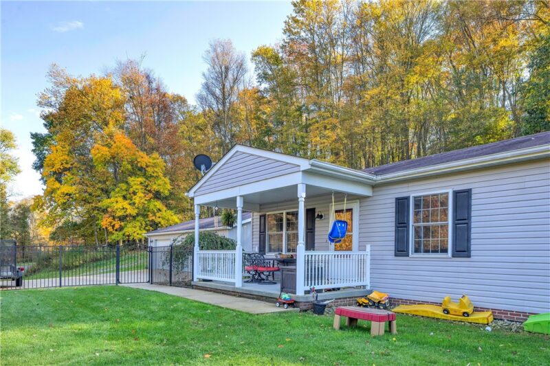 210 Valley Rd — photo 2