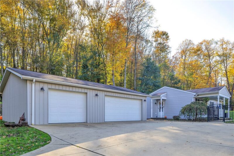 210 Valley Rd — photo 3