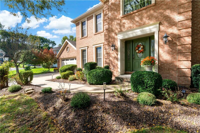 1061 Lakemont Dr — photo 2