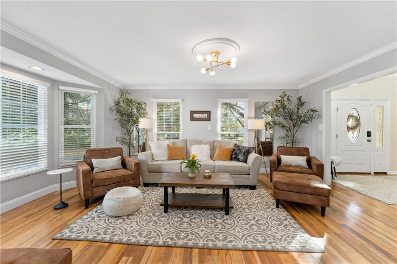 1061 Lakemont Dr — photo 4