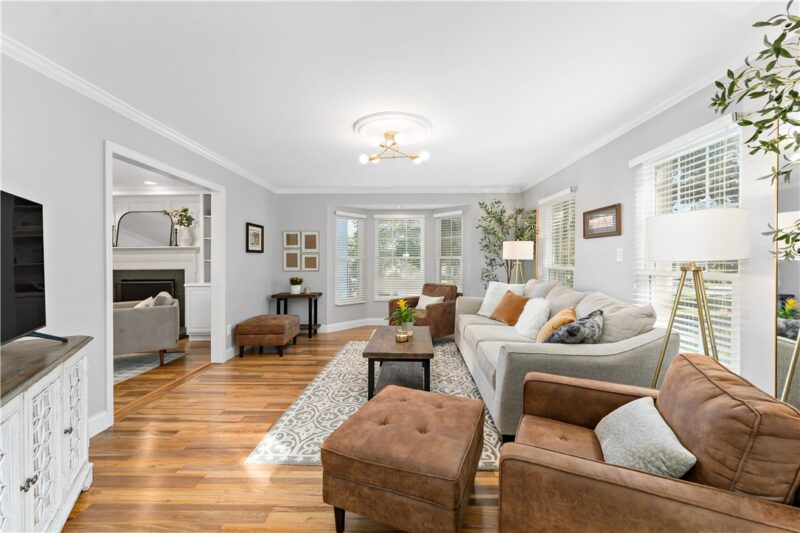 1061 Lakemont Dr — photo 5
