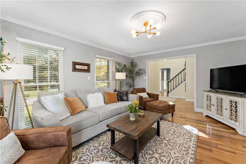 1061 Lakemont Dr — photo 6