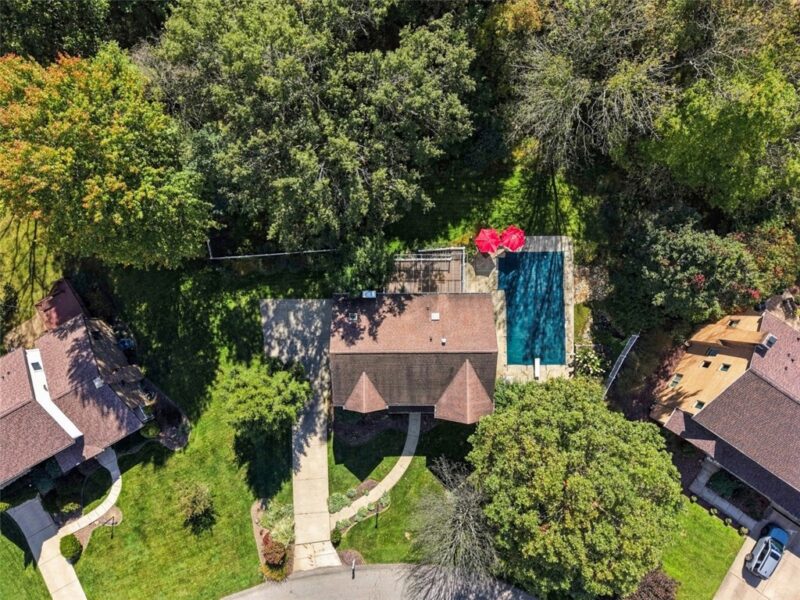 2448 Rihn Strasse — photo 4