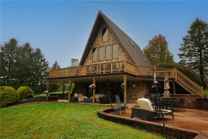 615 Strawcutter Road — photo 2