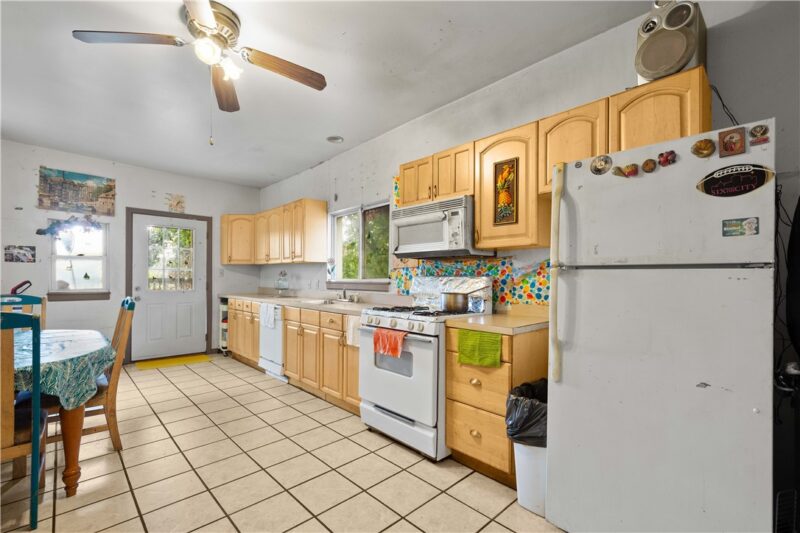 230 OPHELIA STREET — photo 3