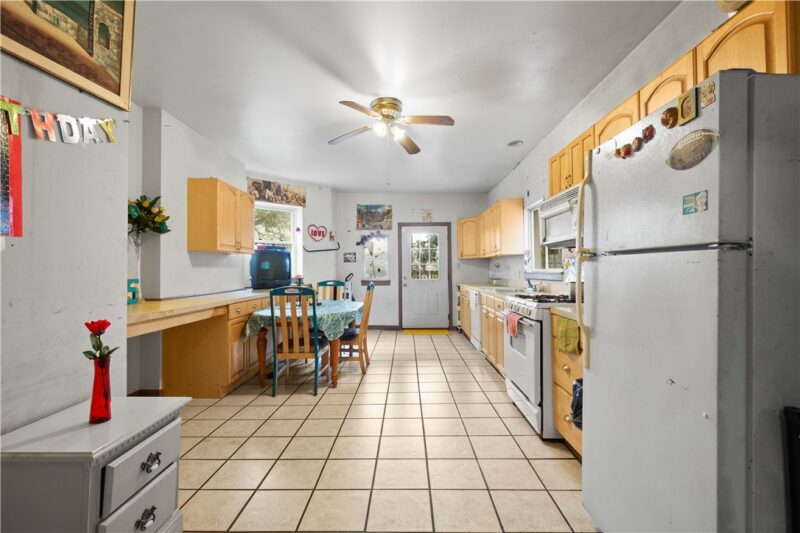 230 OPHELIA STREET — photo 4
