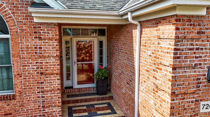 720 Crosswinds Drive — photo 2