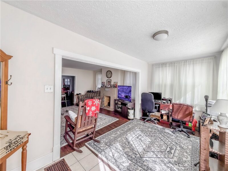 2716 Pioneer Ave — photo 2