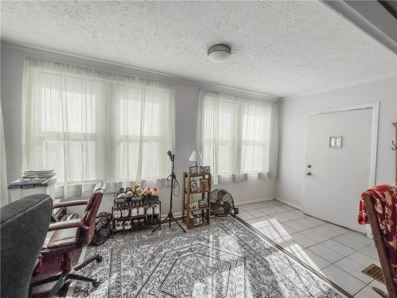 2716 Pioneer Ave — photo 3