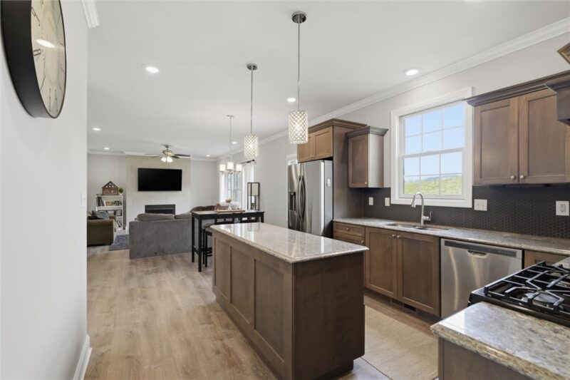 301 Juniper Way — photo 6