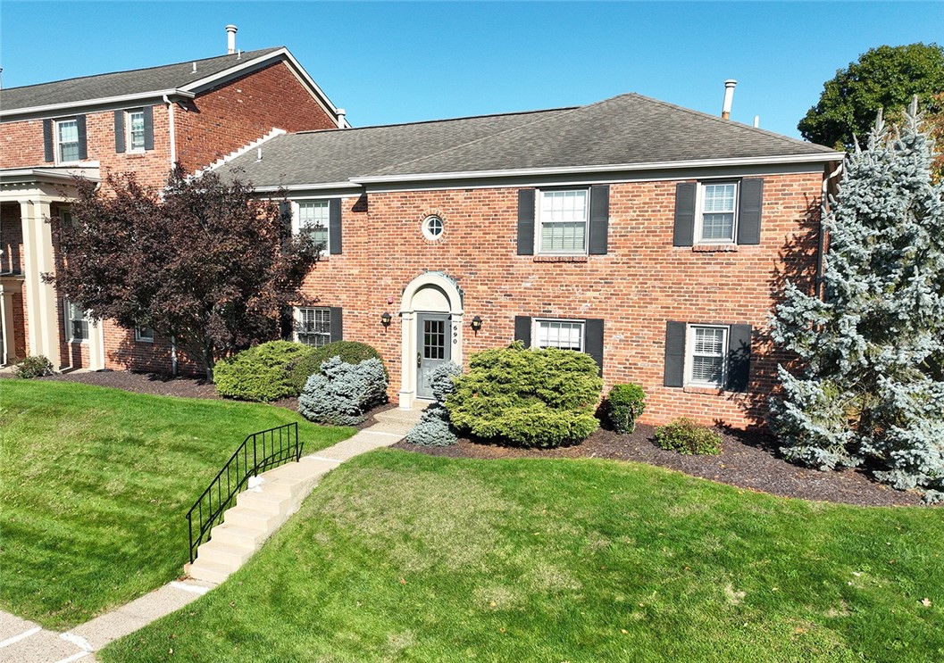 690 Robinwood B — photo 1